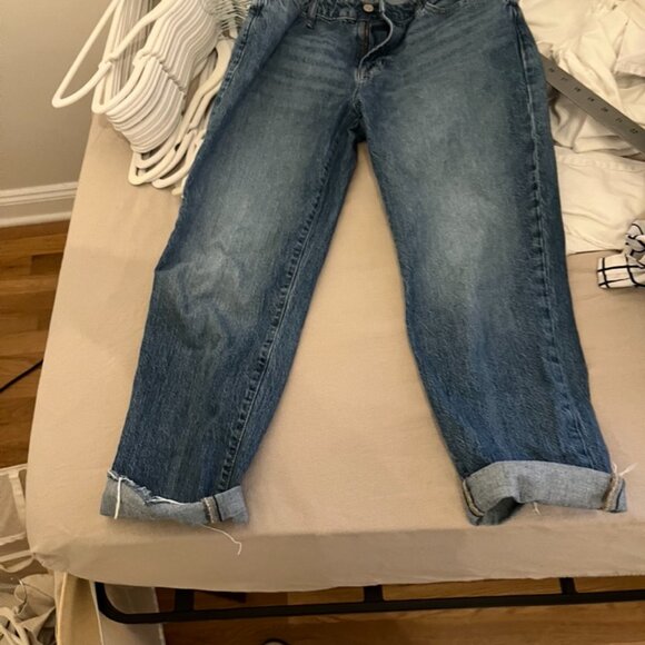Like New! Gap Universal Slim Boyfriend Jeans Size 29/8 with Raw Hem - Picture 3 of 7